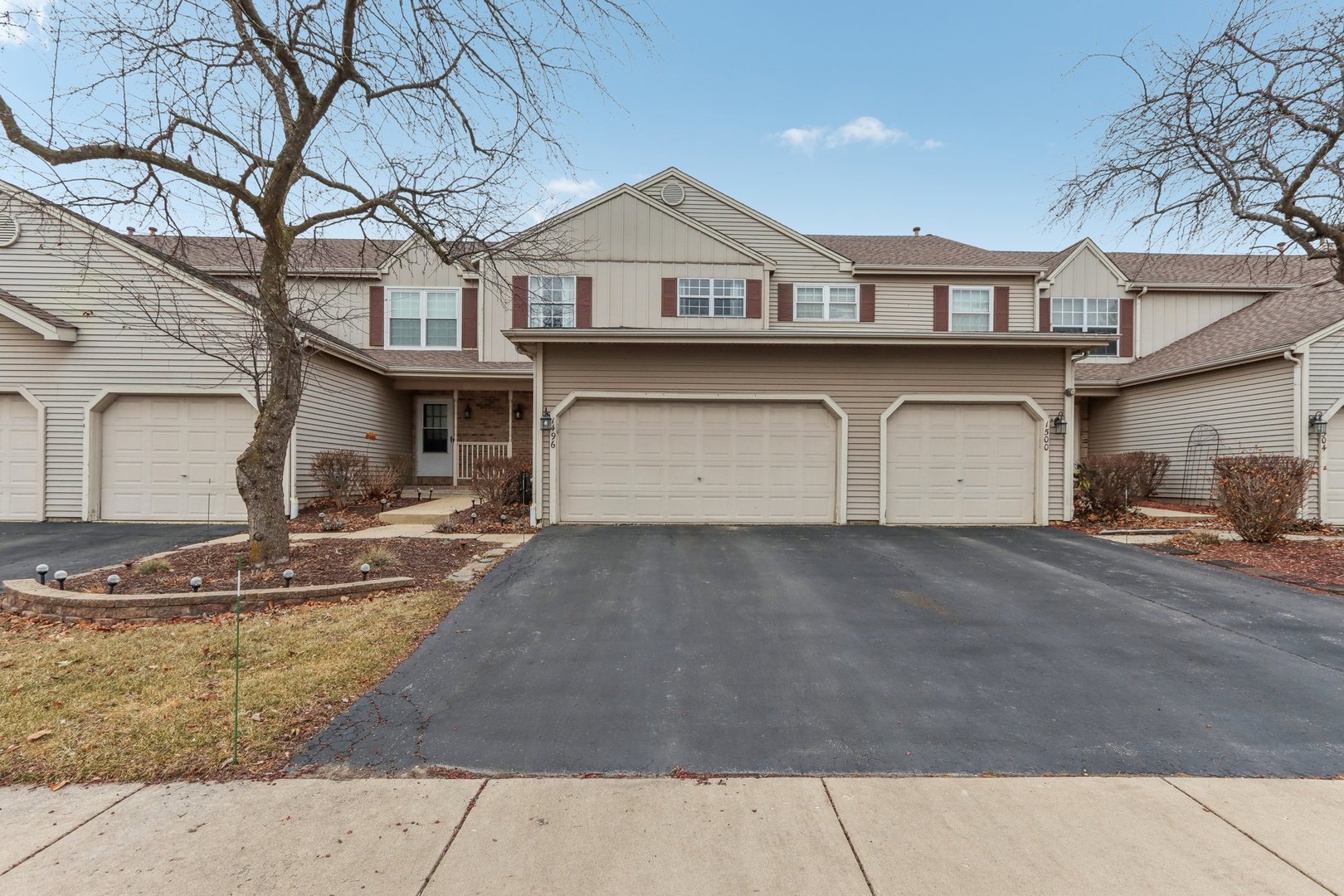 1496 Foxcroft Dr Property Photo