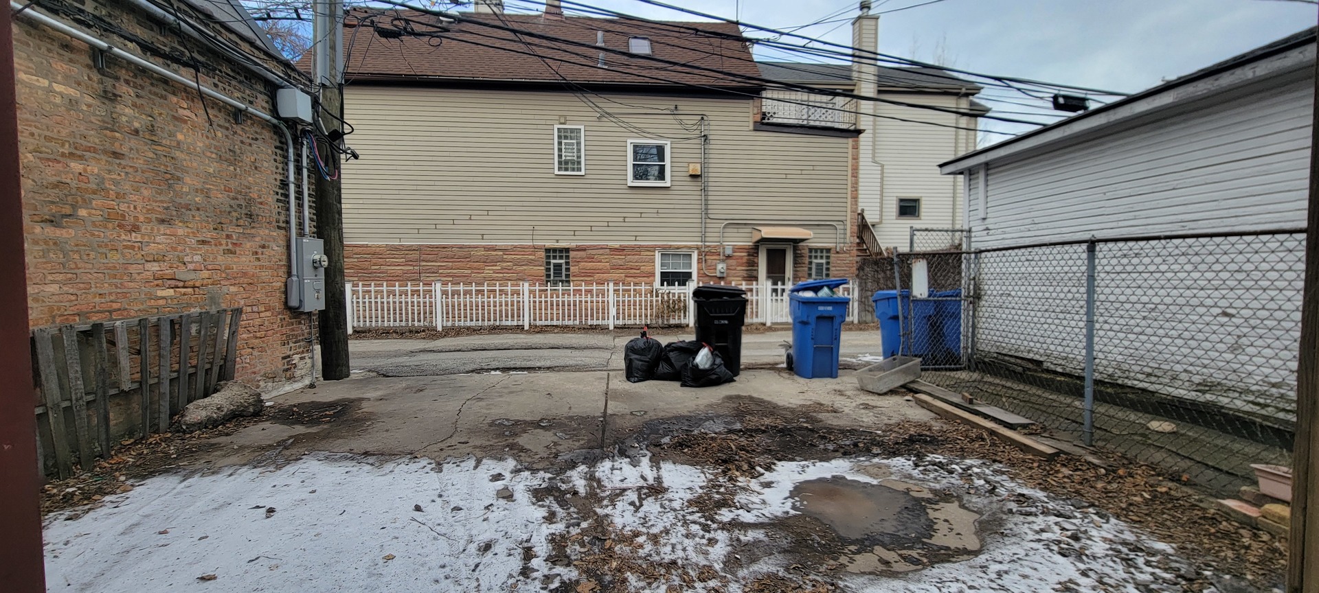 2054 W Roscoe St Property Photo 19