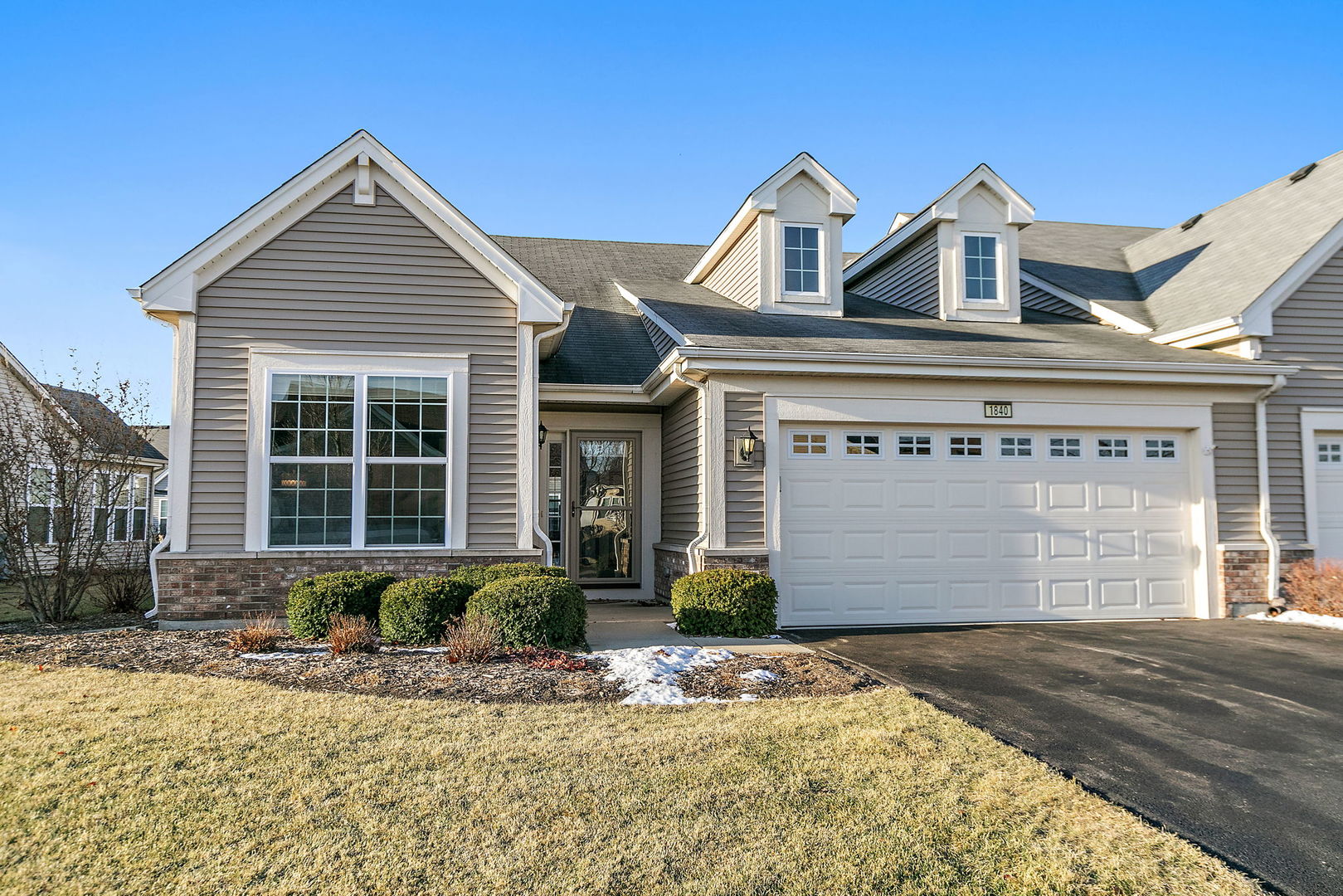 Cambridge Lakes Real Estate Listings Main Image