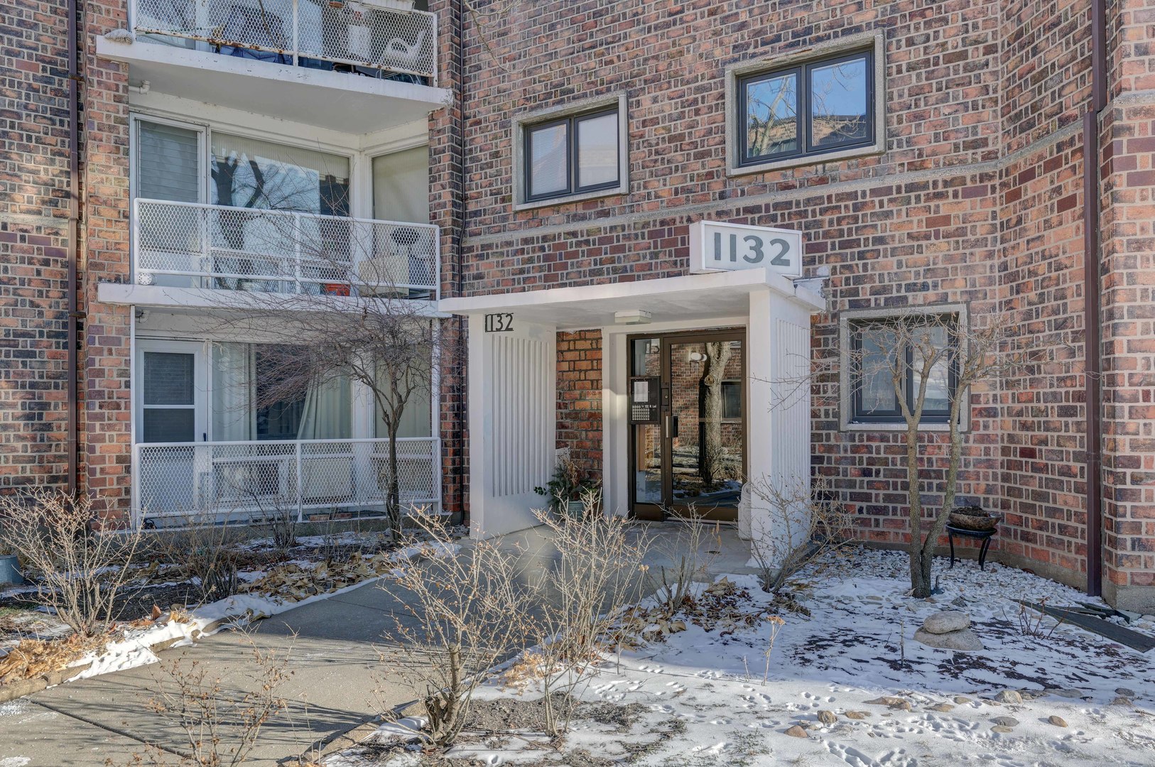 1132 W Lunt Avenue 2d Property Photo 2