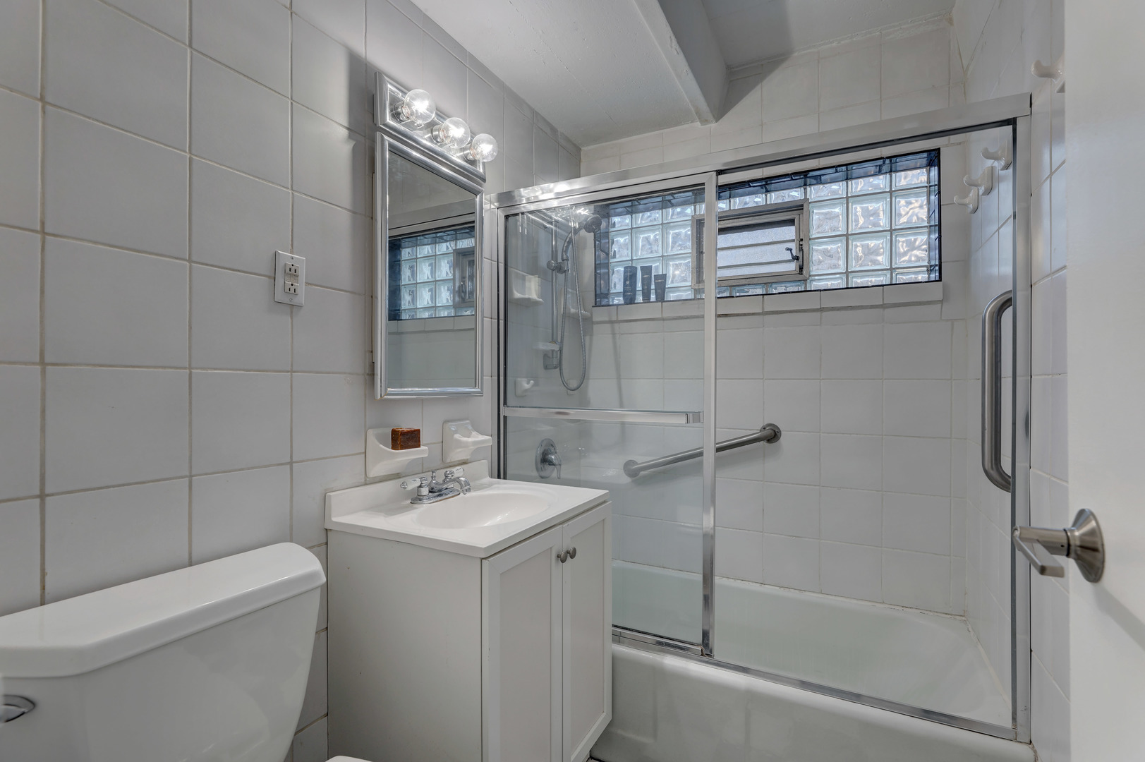 1132 W Lunt Avenue 2d Property Photo 5