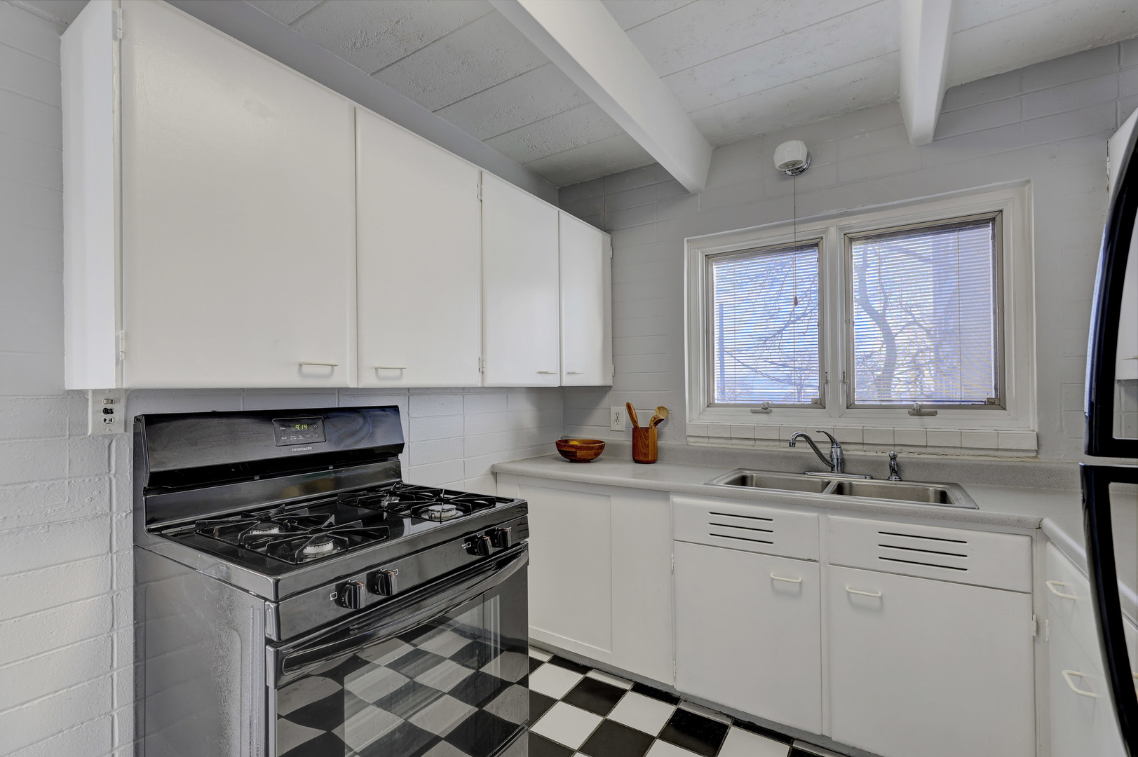 1132 W Lunt Avenue 2d Property Photo 9