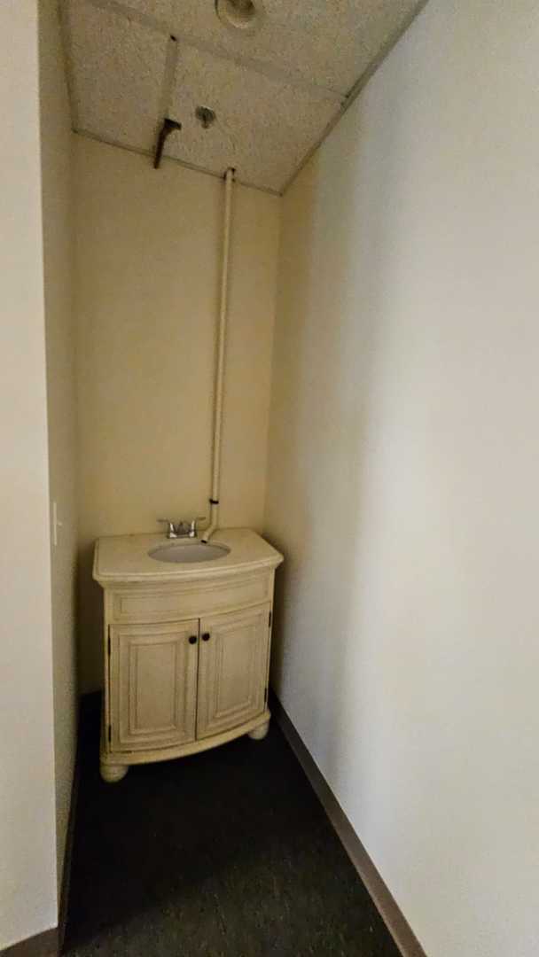 1585 Beverly Court 122 Property Photo 7
