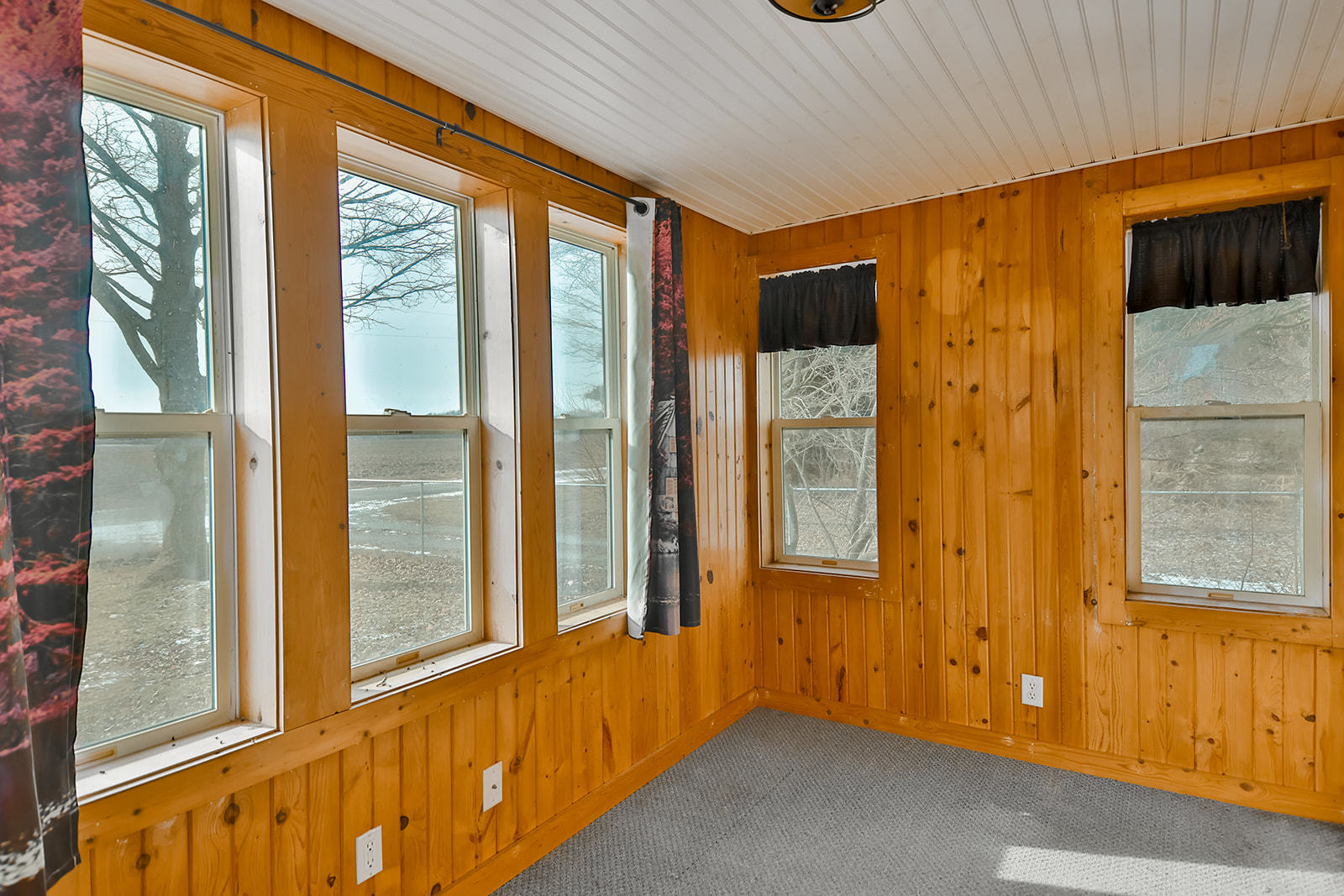 18968 Hurd Road Property Photo 4