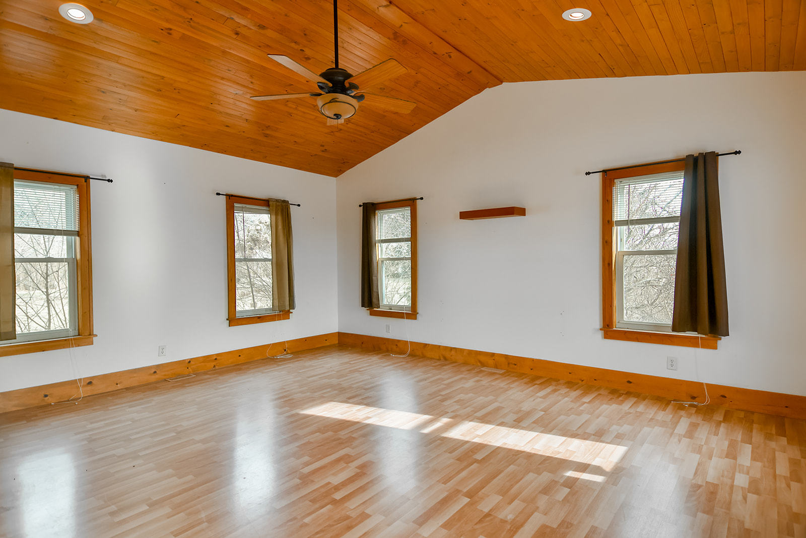 18968 Hurd Road Property Photo 14
