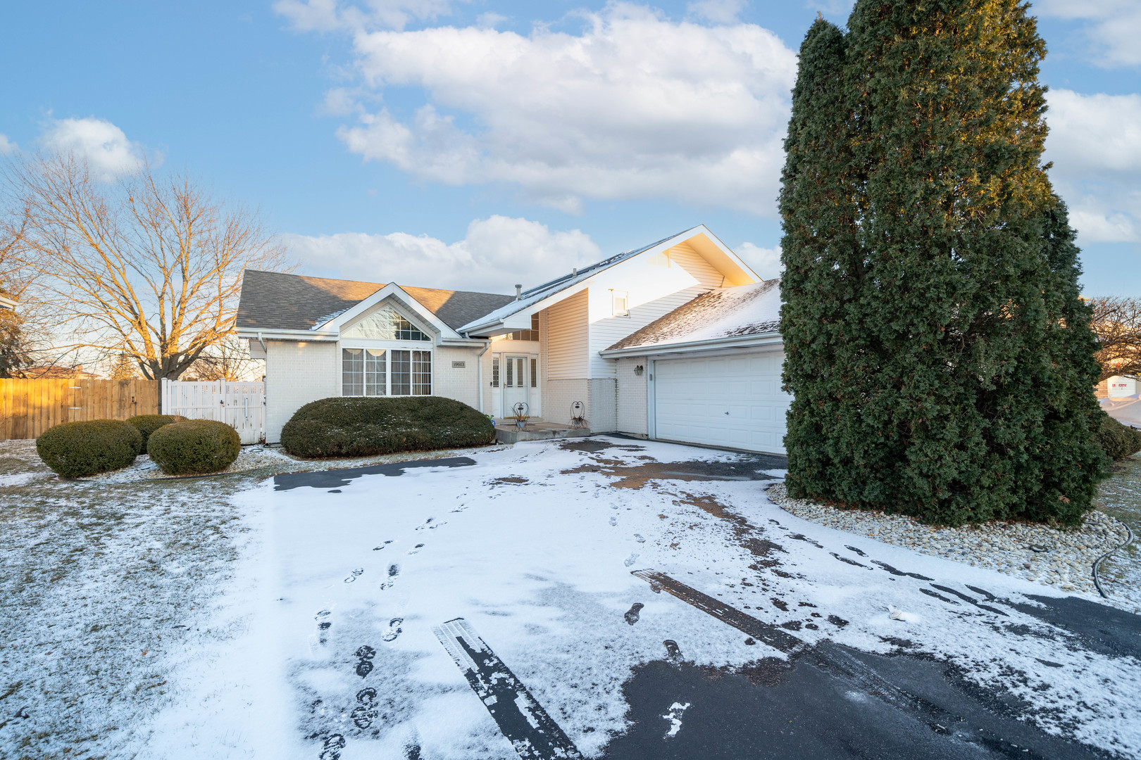 19613 Oakwood Avenue Property Photo