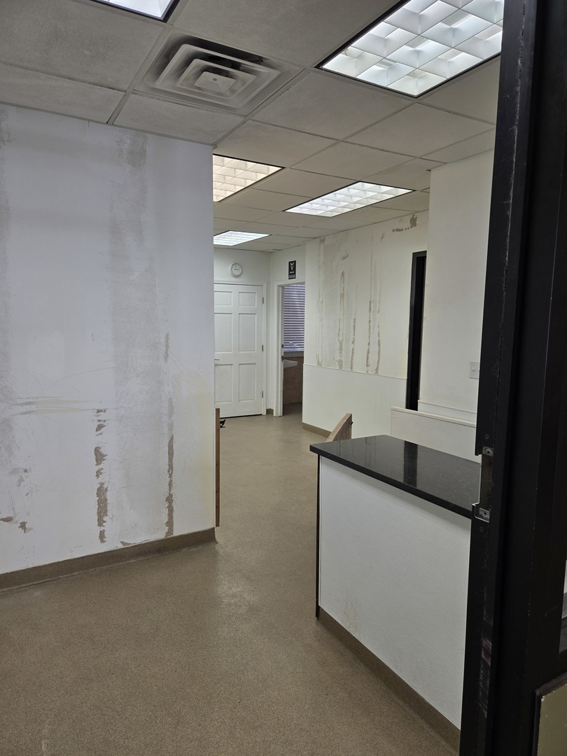 5208 N Clark St Property Photo 5