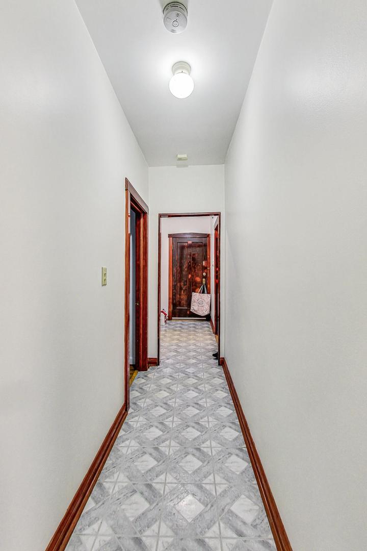 6600 N Clark Street Property Photo 5