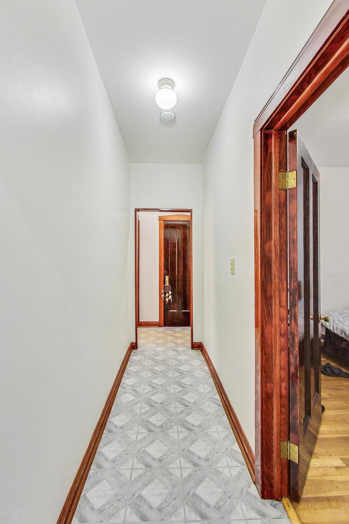 6600 N Clark Street Property Photo 6