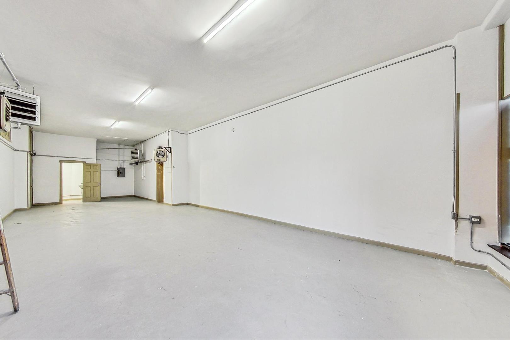 6600 N Clark Street Property Photo 7