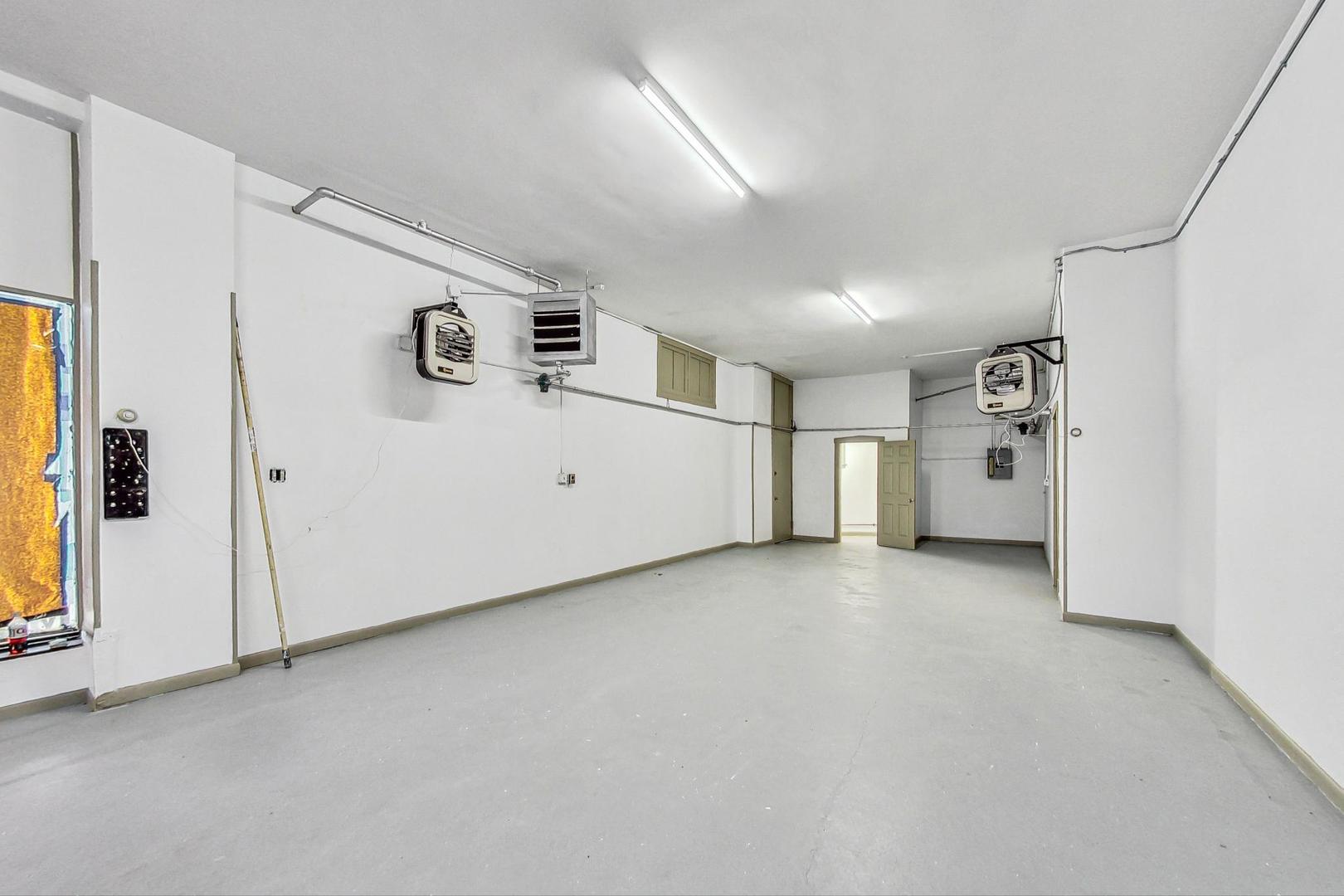 6600 N Clark Street Property Photo 8
