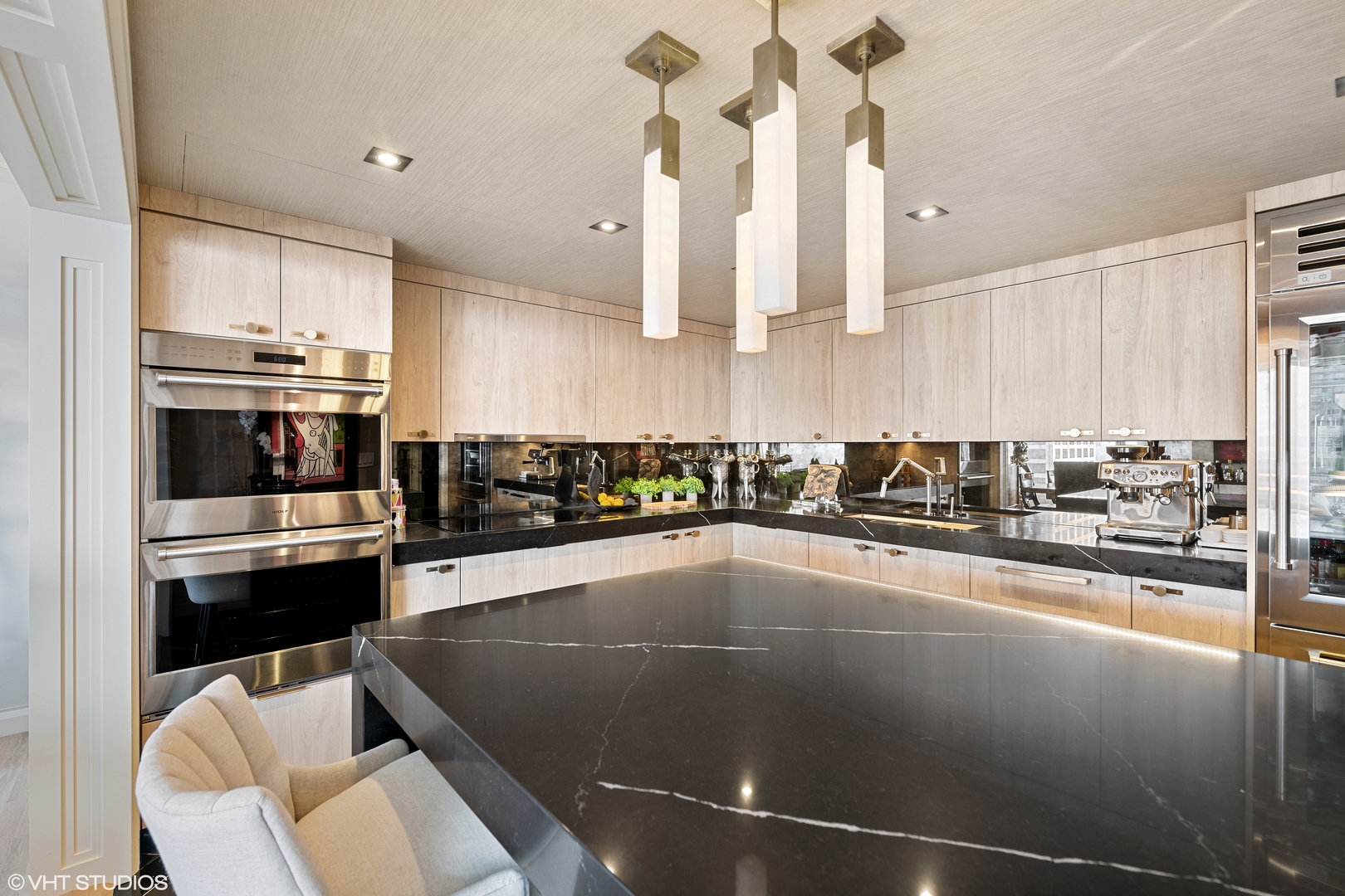 161 E Chicago Avenue 53h Property Photo 8