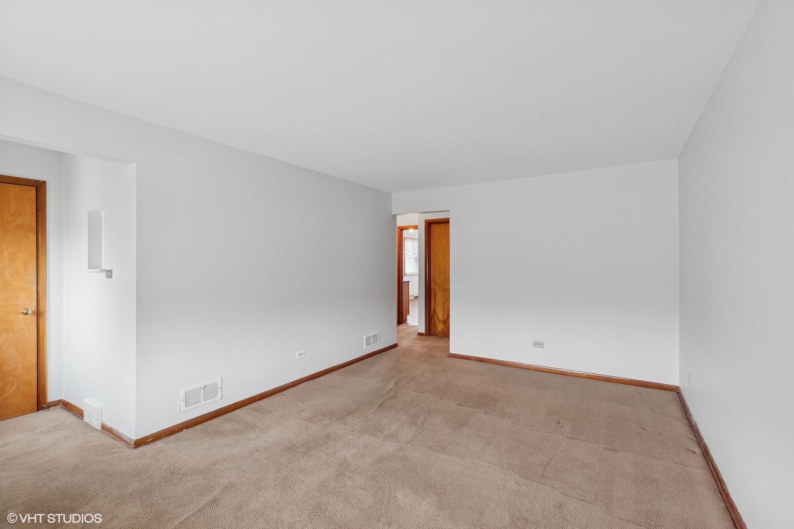 8033 S Kirkland Avenue Property Photo 9