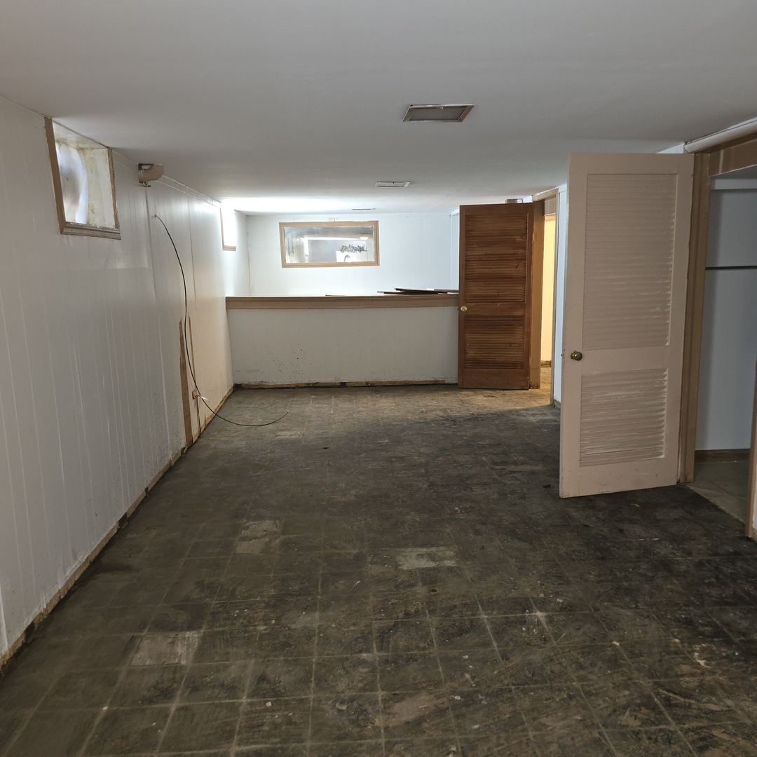 8033 S Kirkland Avenue Property Photo 16