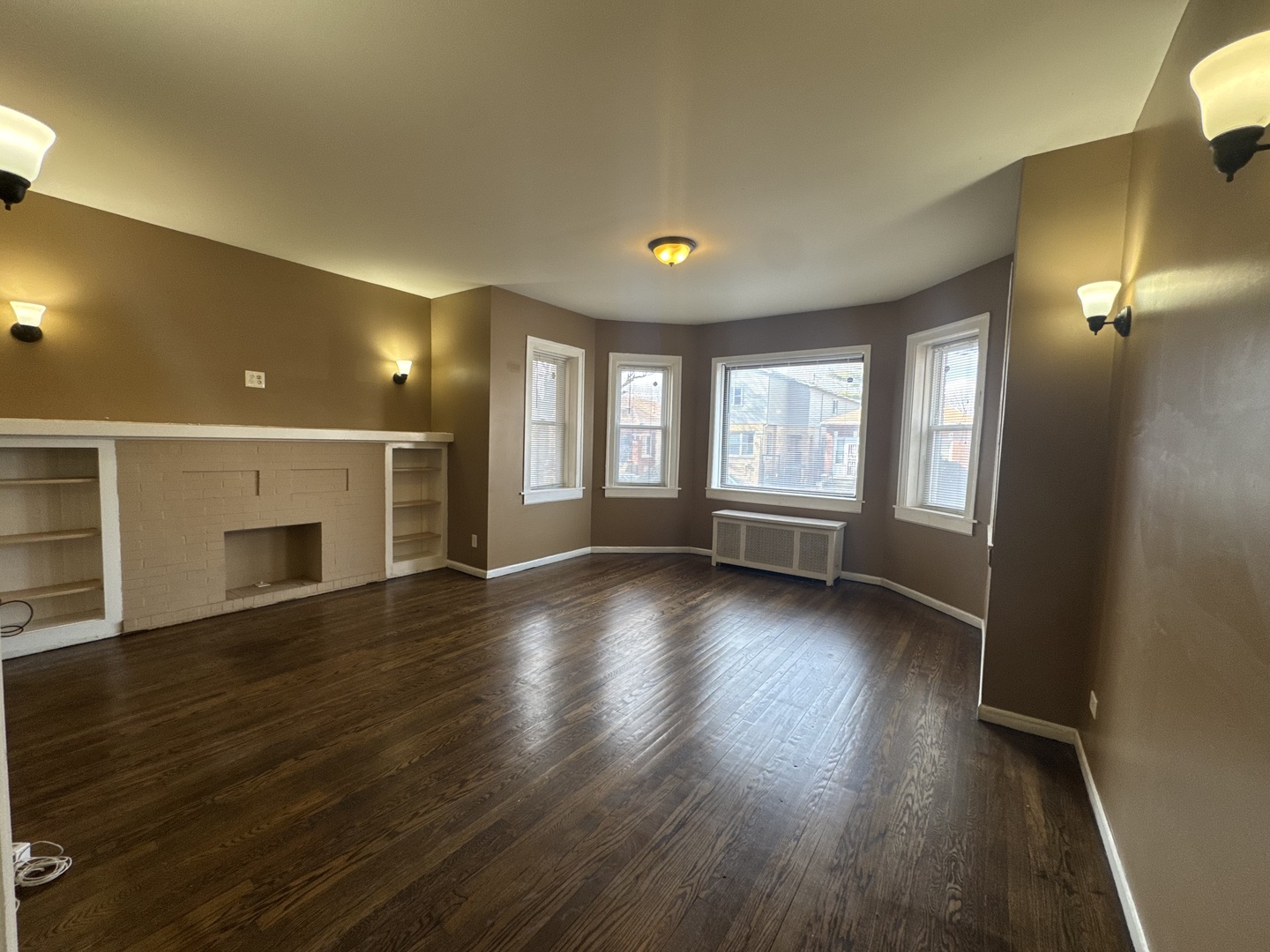 7613 S East End Avenue 1 Property Photo 2
