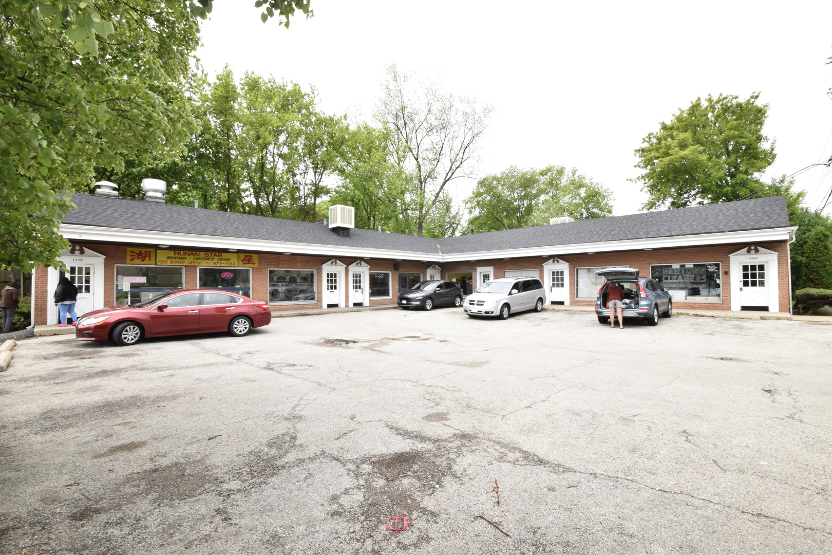 3339-3347 Golf Road Property Photo
