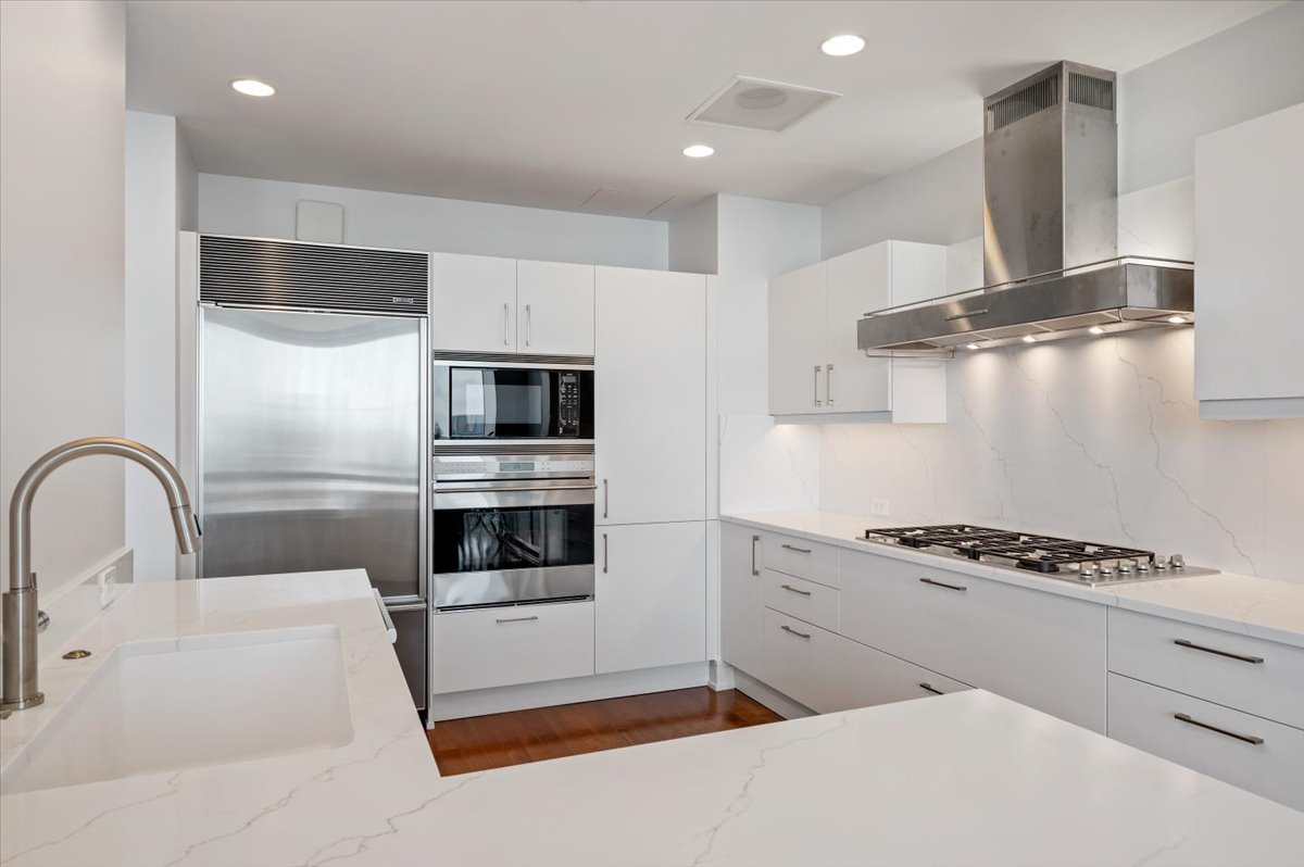 401 N Wabash Avenue 60f Property Photo 3