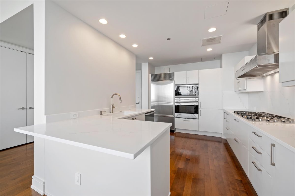 401 N Wabash Avenue 60f Property Photo 4