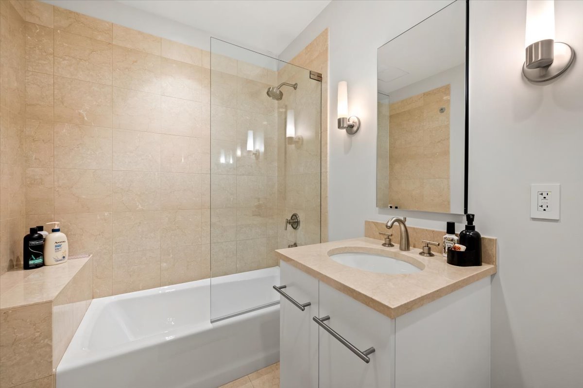 401 N Wabash Avenue 60f Property Photo 8