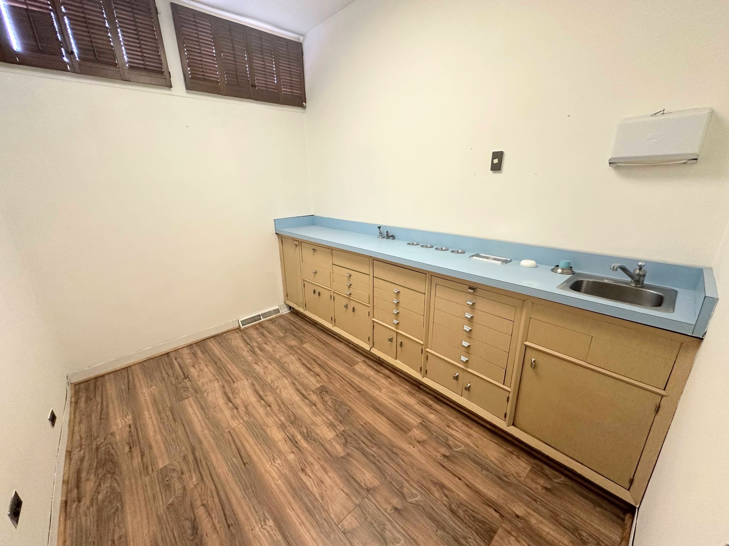 2821 Rose Street Property Photo 6