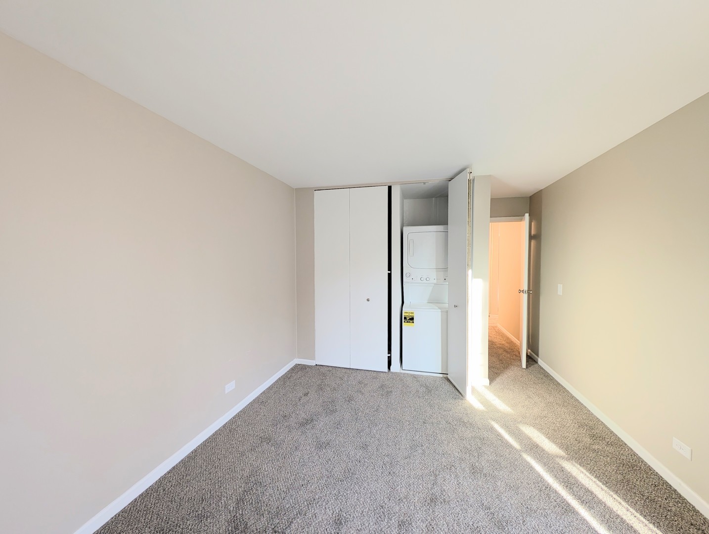 5900 Oakwood Drive 2j Property Photo 3