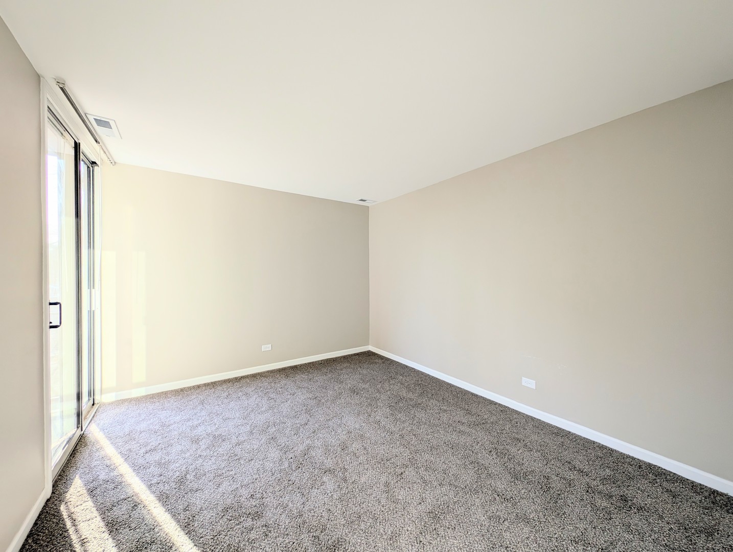 5900 Oakwood Drive 2j Property Photo 4
