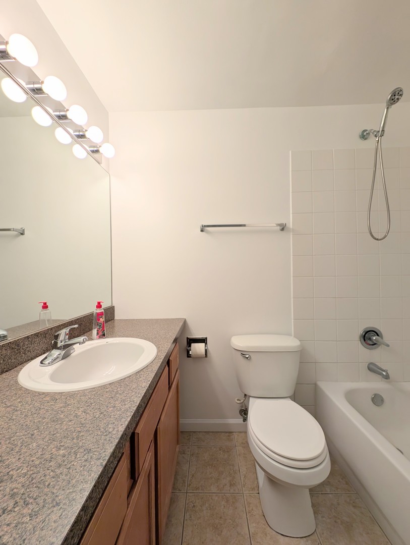 5900 Oakwood Drive 2j Property Photo 9