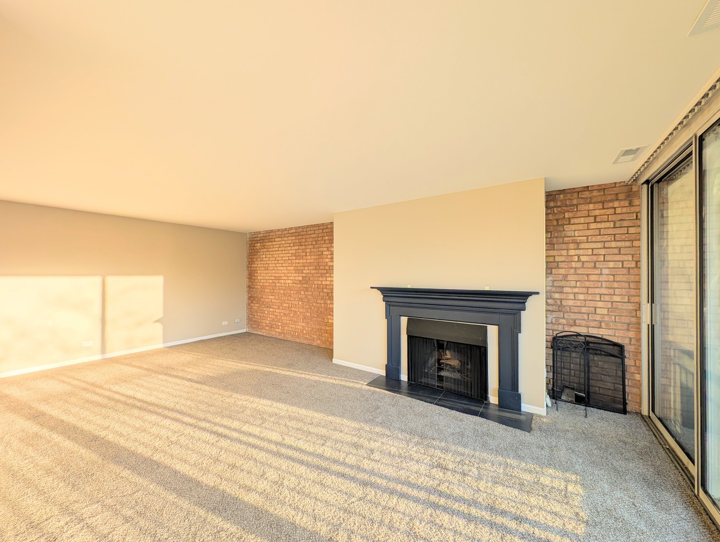 5900 Oakwood Drive 2j Property Photo 15