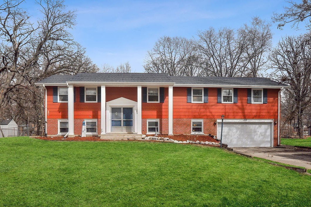 1718 W Maple Lane Property Photo
