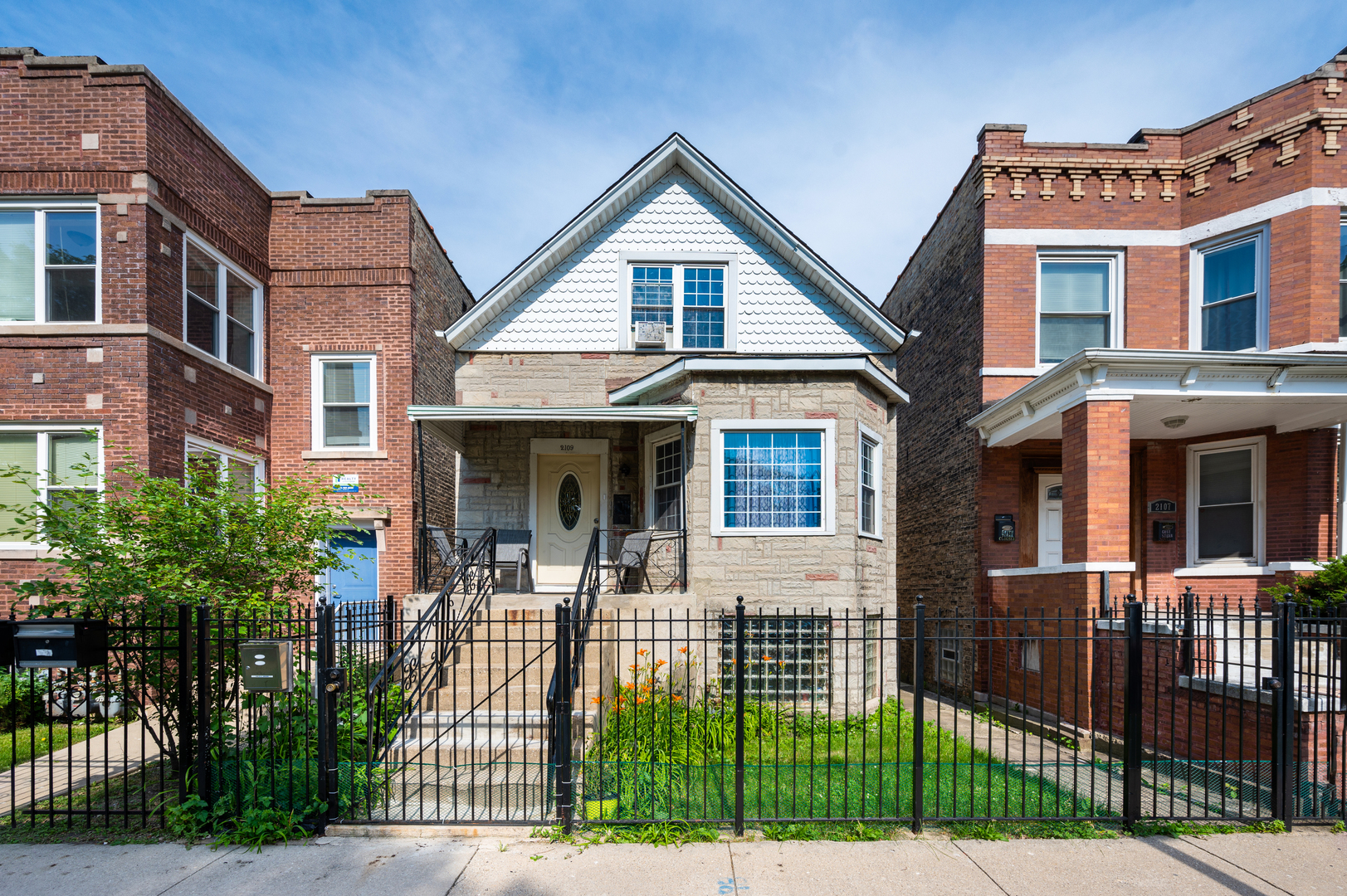 2109 N Karlov Avenue Property Photo 1