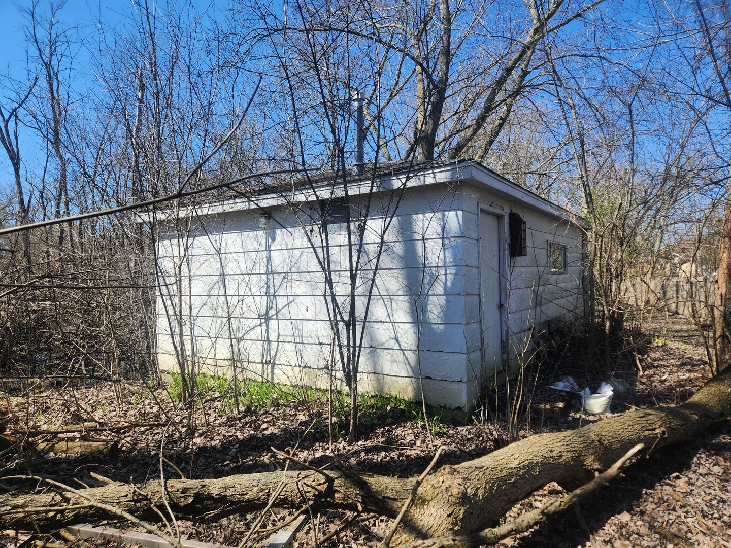 42489 N Forest Lane Property Photo 5