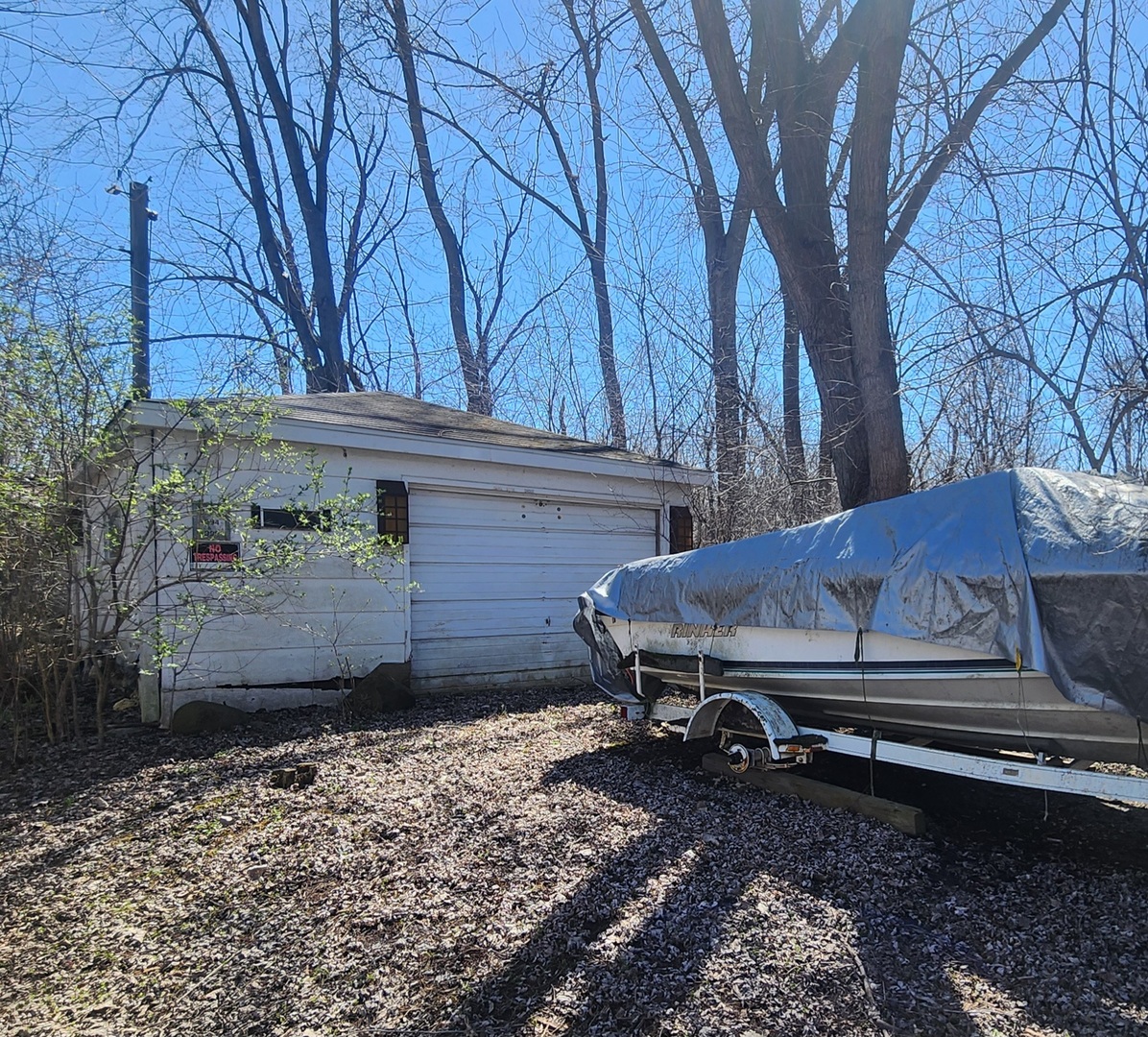 42489 N Forest Lane Property Photo 8