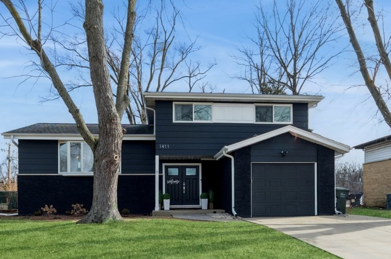 Coachlight Manor Real Estate Listings Main Image