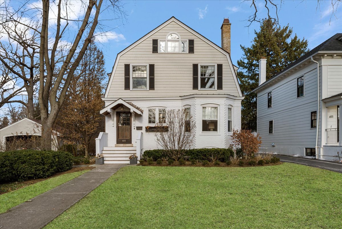 615 Abbotsford Road Property Photo
