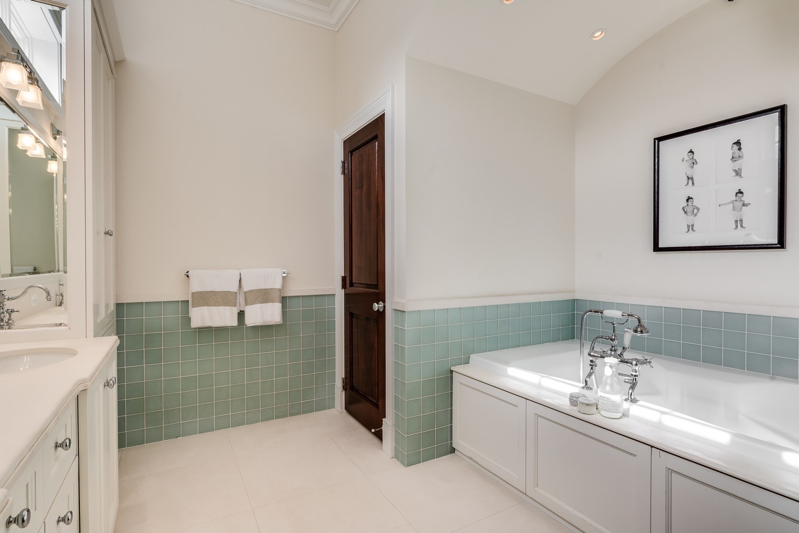 1838 N Burling Street Property Photo 29