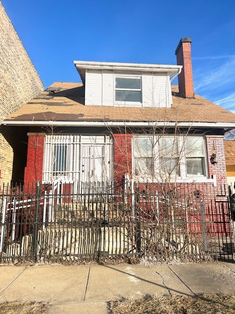 6215 S Prairie Avenue Property Photo 1