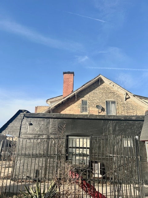 6215 S Prairie Avenue Property Photo 2