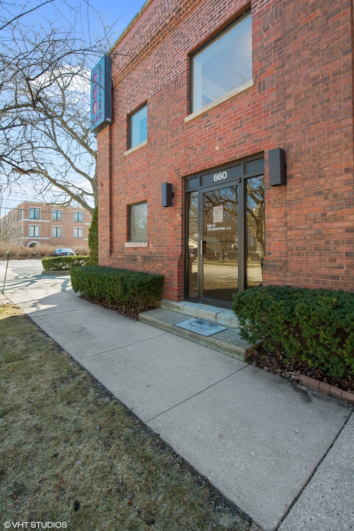 660 La Salle Place Property Photo 6