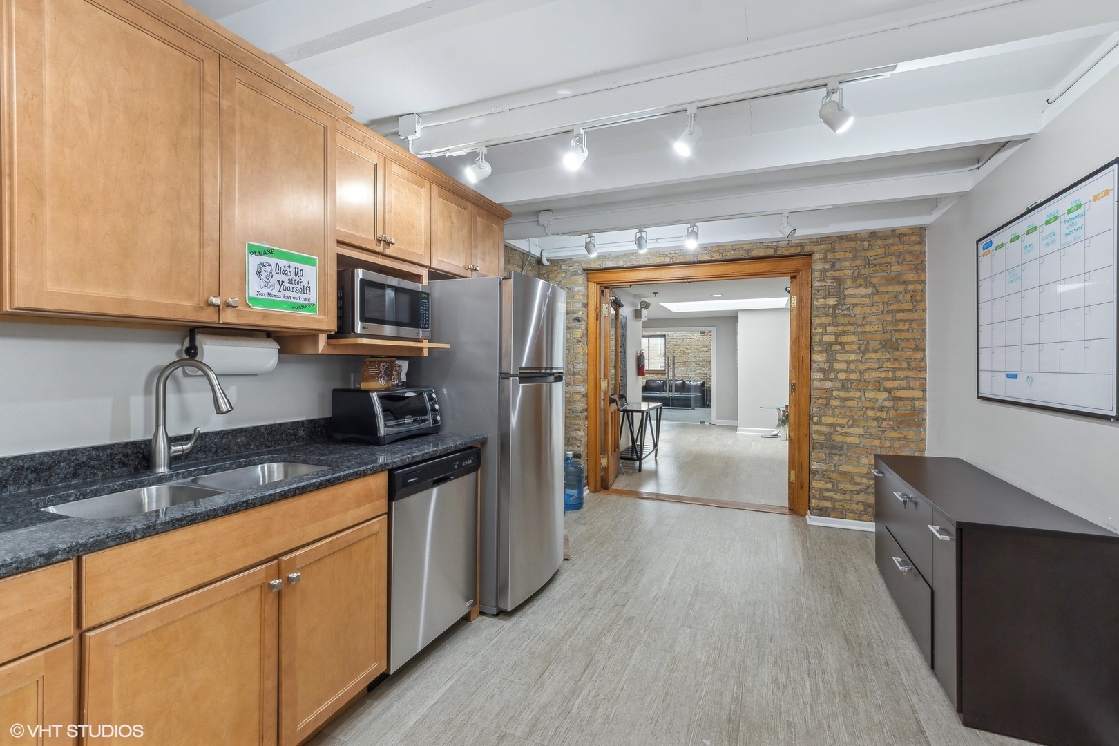 660 La Salle Place Property Photo 7