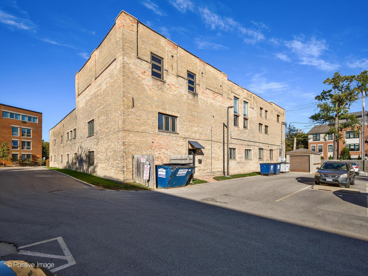 660 La Salle Place Property Photo 8