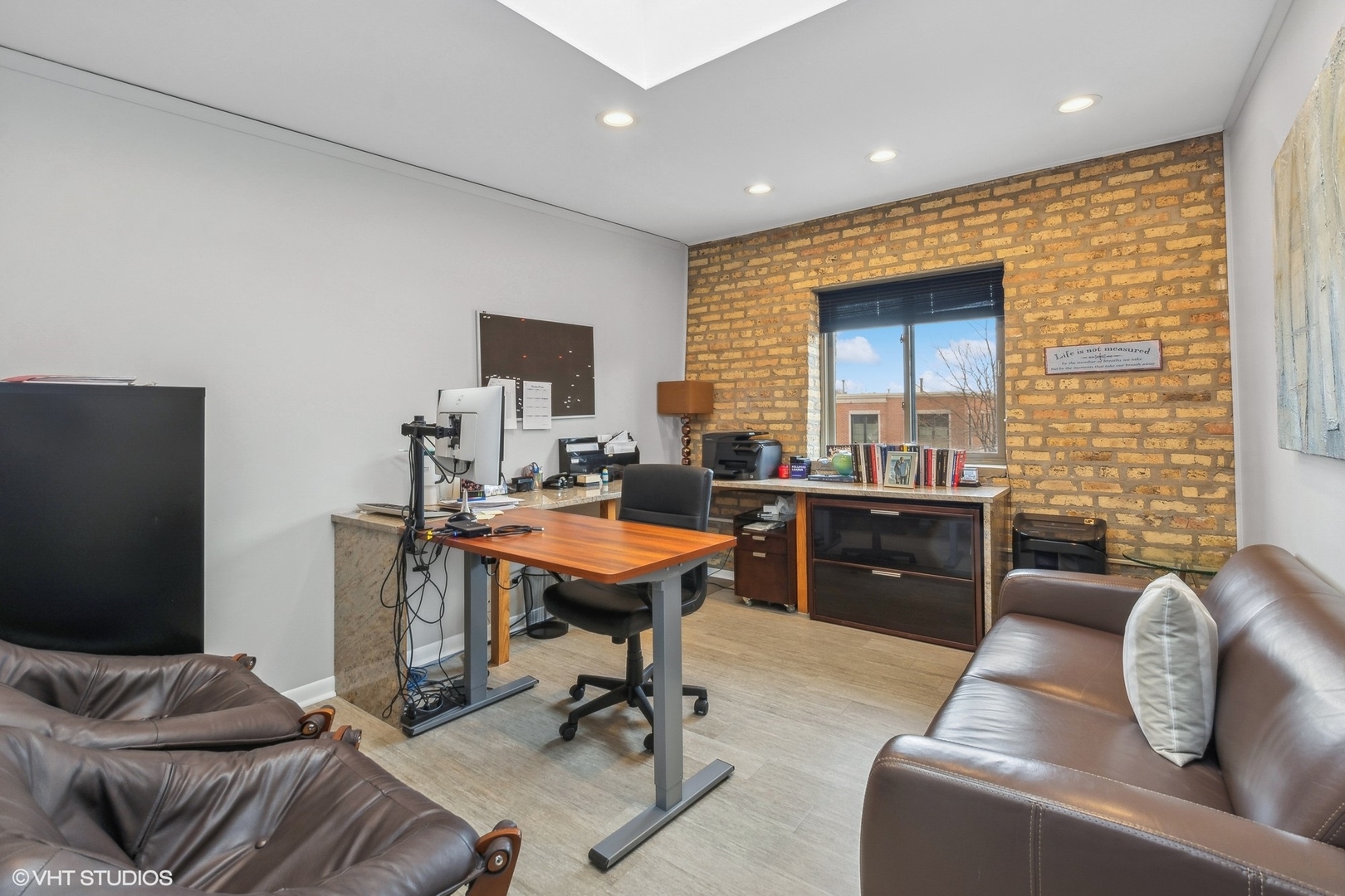 660 La Salle Place Property Photo 17