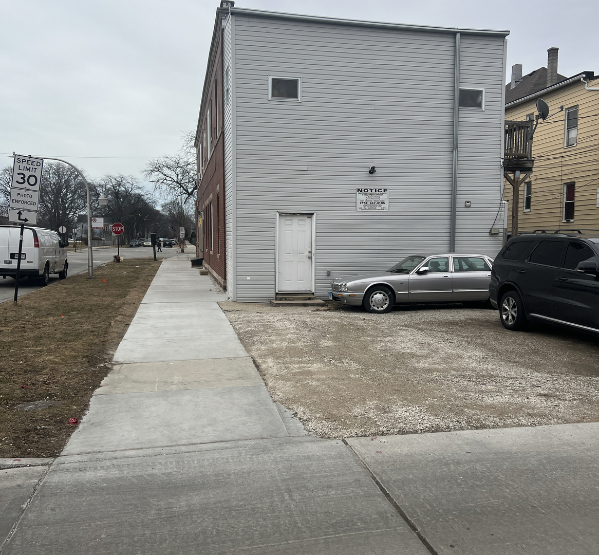 5000 S Western Avenue Property Photo 13