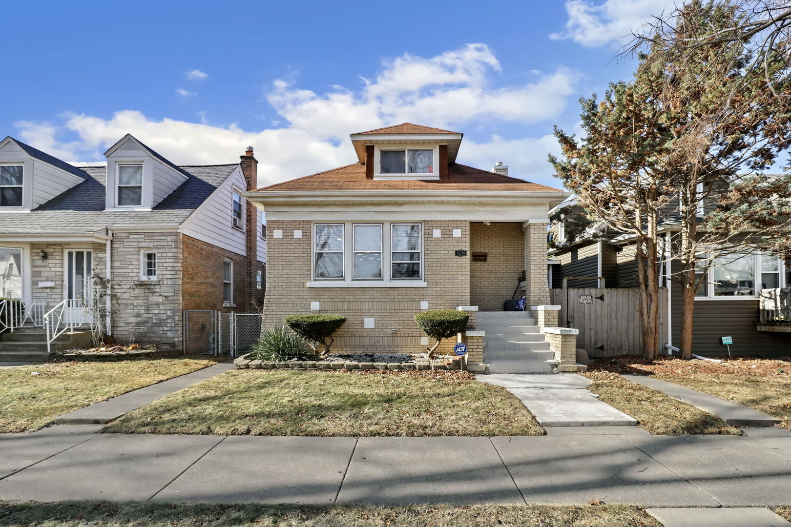 3238 N Plainfield Avenue Property Photo