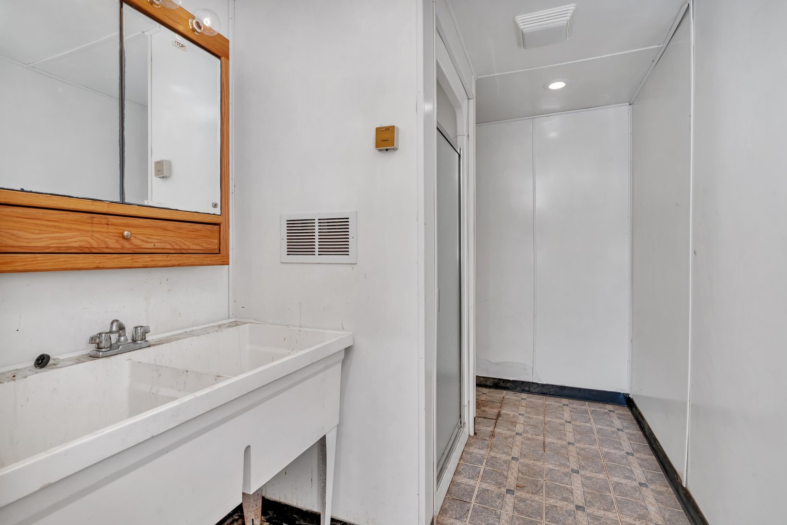 605 N East Street Property Photo 51