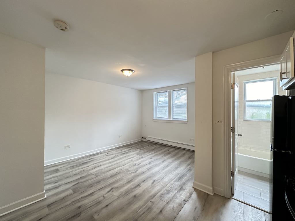 5710 N Winthrop Avenue 113 Property Photo 5