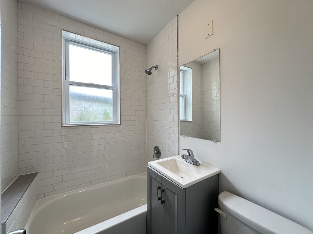 5710 N Winthrop Avenue 113 Property Photo 17