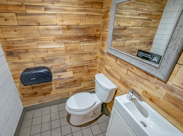 1438 W Chicago Avenue Property Photo 13
