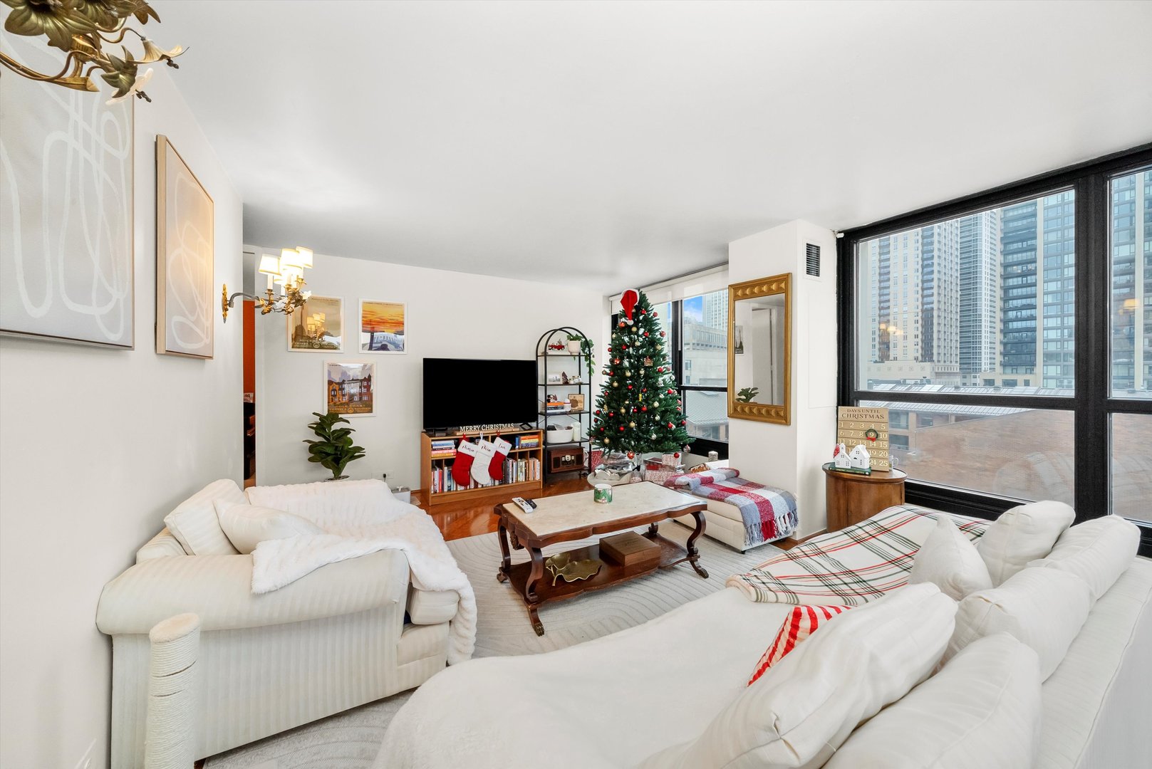 1030 N State Street 2l Property Photo 5