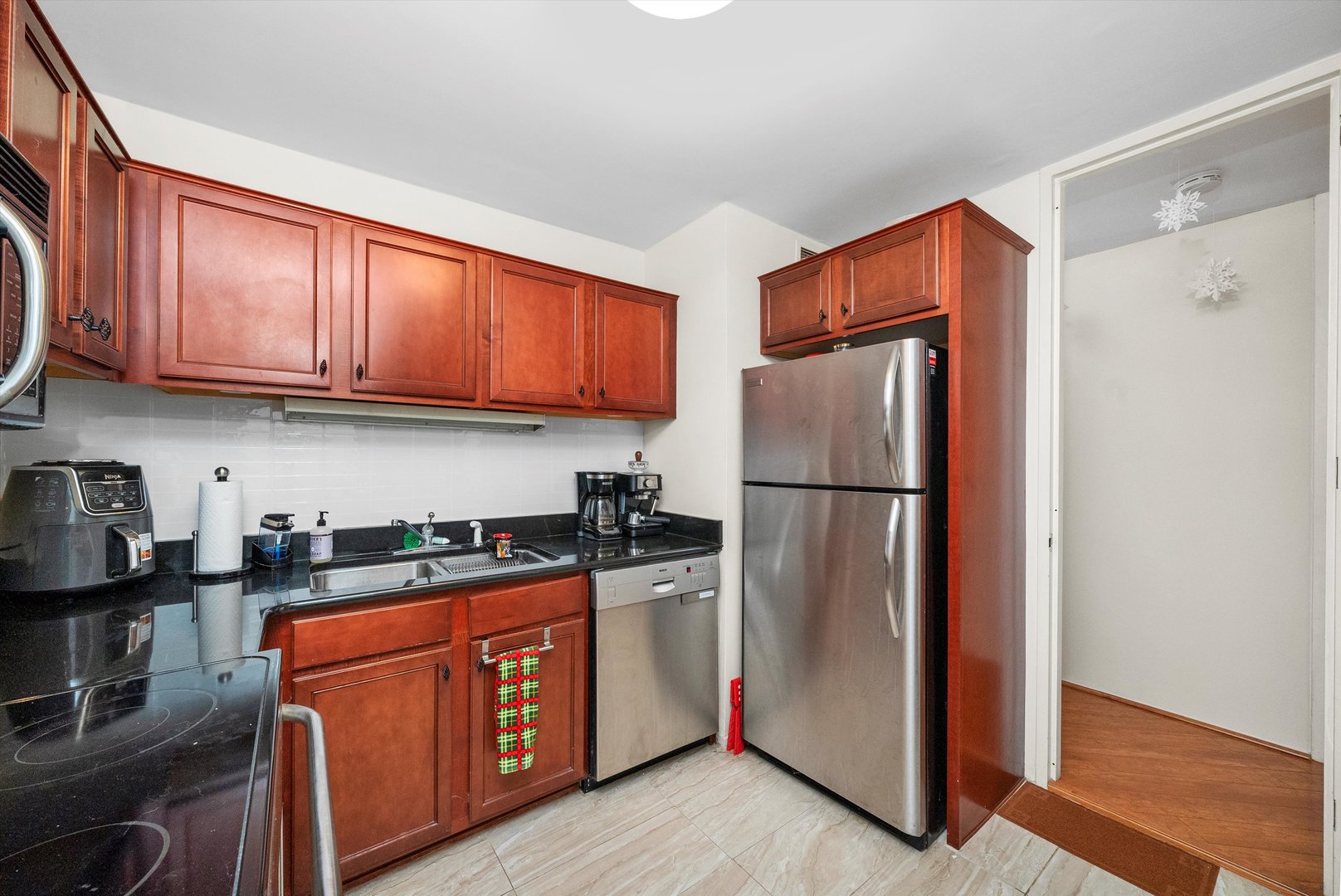 1030 N State Street 2l Property Photo 11