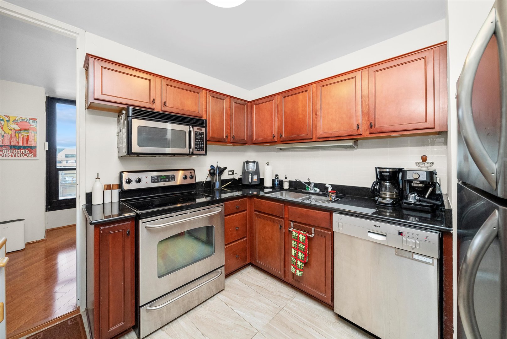 1030 N State Street 2l Property Photo 12